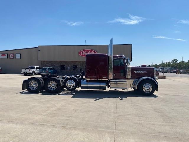 2021 Peterbilt 389-4