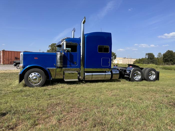 2023 Peterbilt 389-3