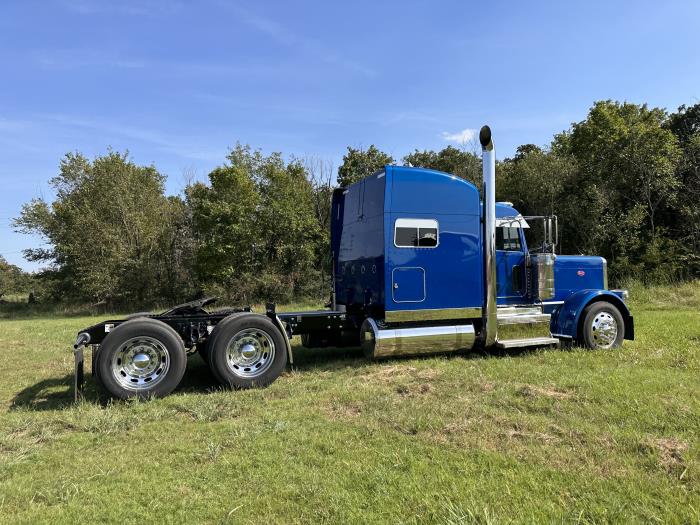 2023 Peterbilt 389-11