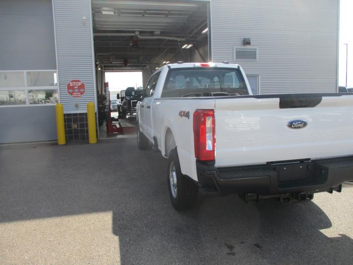 2023 Ford F-350-2
