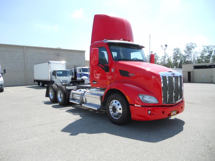 2017 Peterbilt 579-2