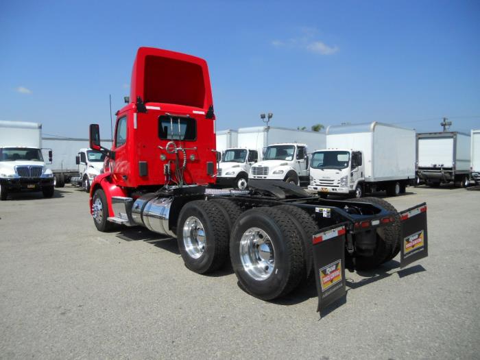 2017 Peterbilt 579-4