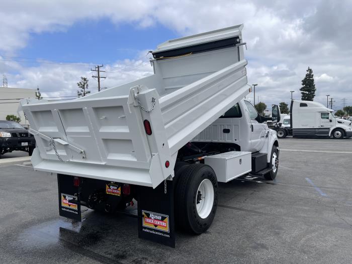 2024 Ford F-750-32