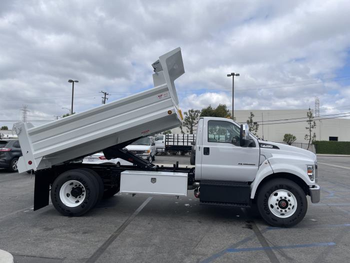 2024 Ford F-750-33