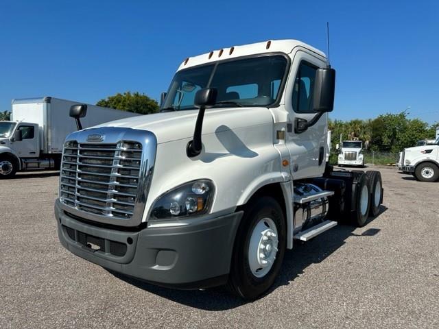 2015 Freightliner Cascadia-1