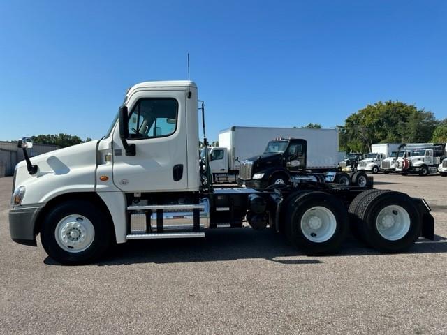 2015 Freightliner Cascadia-8