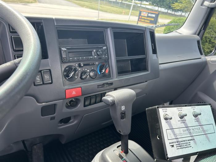 2022 Isuzu NRR-16