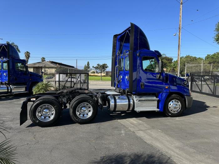 2017 Freightliner Cascadia-7