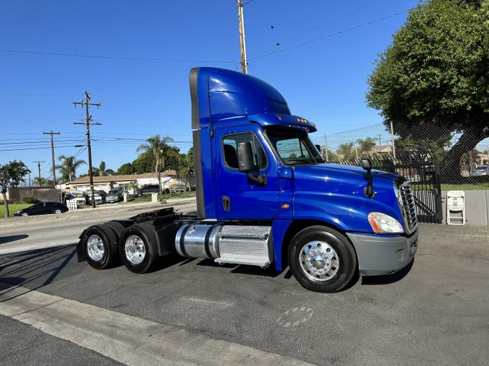 2017 Freightliner Cascadia-11