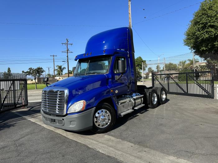 2017 Freightliner Cascadia-1