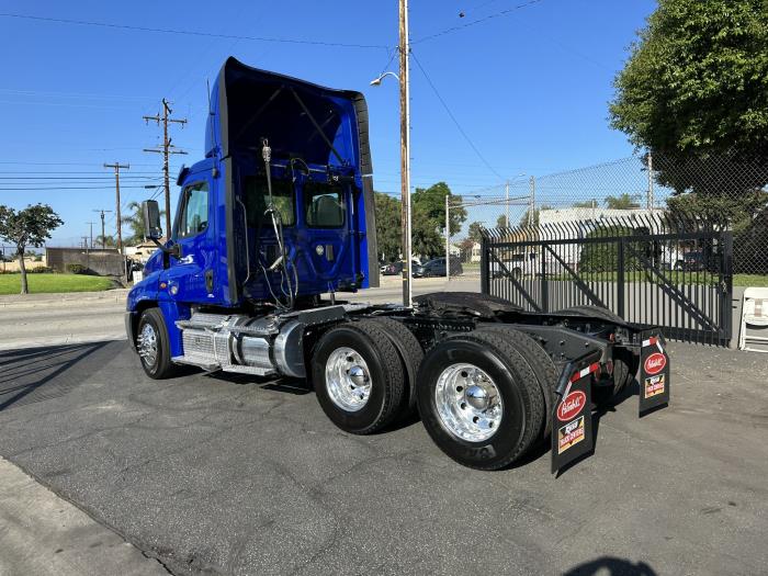 2017 Freightliner Cascadia-33