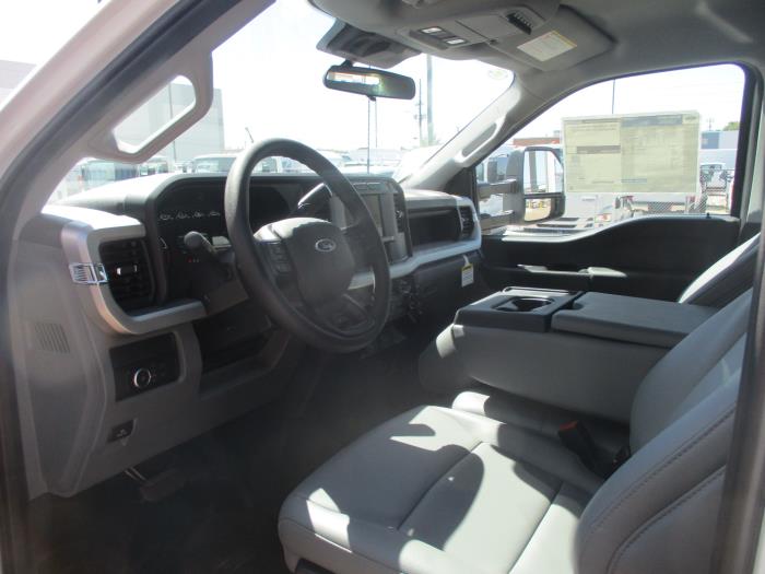 2023 Ford F-600-7