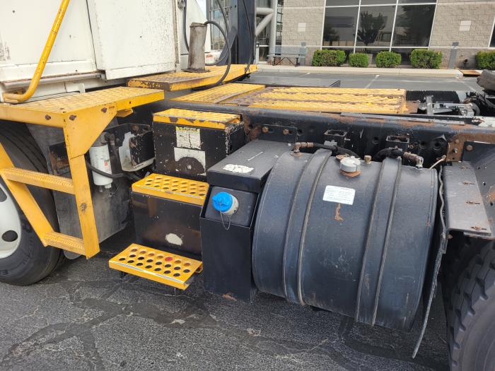 2011 Kalmar Ottawa 4X2 DOT-6