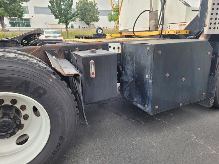 2011 Kalmar Ottawa 4X2 DOT-5