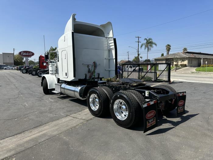 2016 Peterbilt 389-27