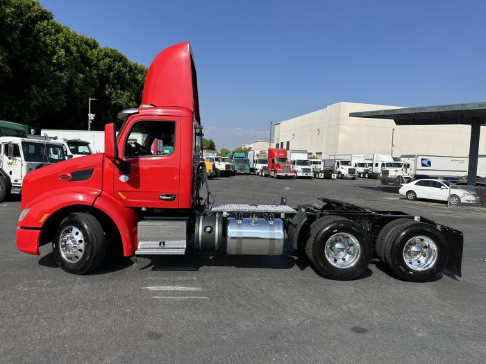 2017 Peterbilt 579-18