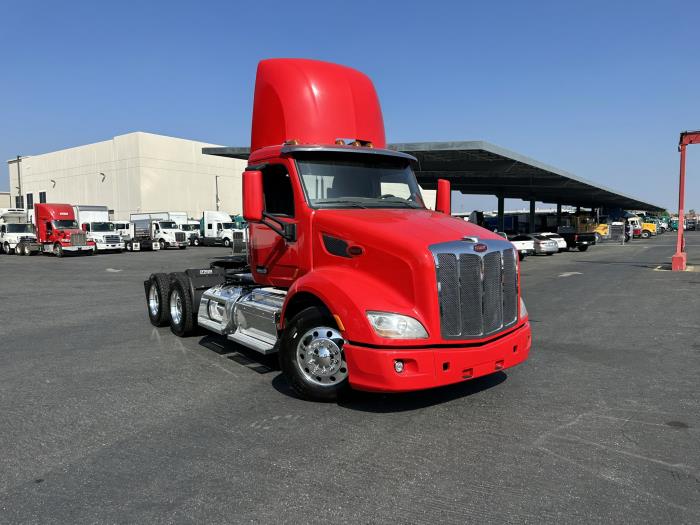 2017 Peterbilt 579-56