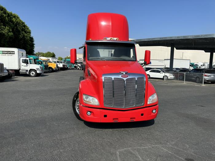 2017 Peterbilt 579-61