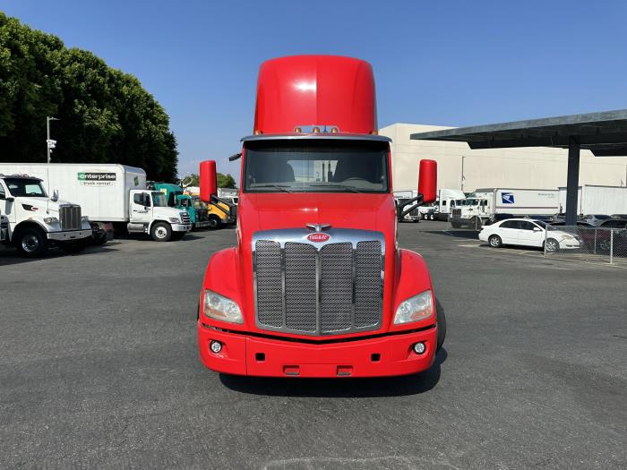2017 Peterbilt 579-63