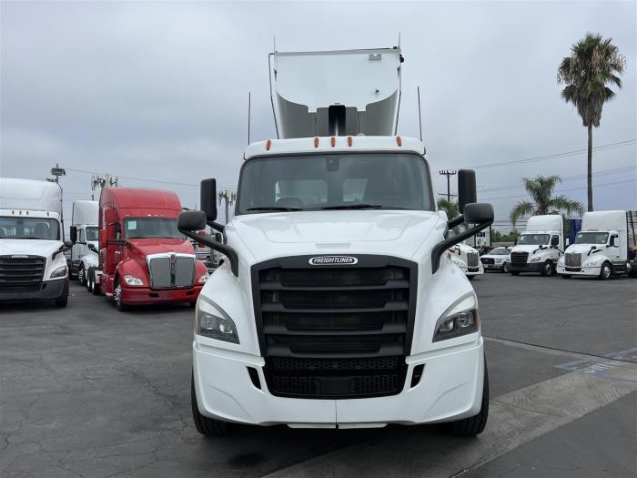 2019 Freightliner Cascadia-25