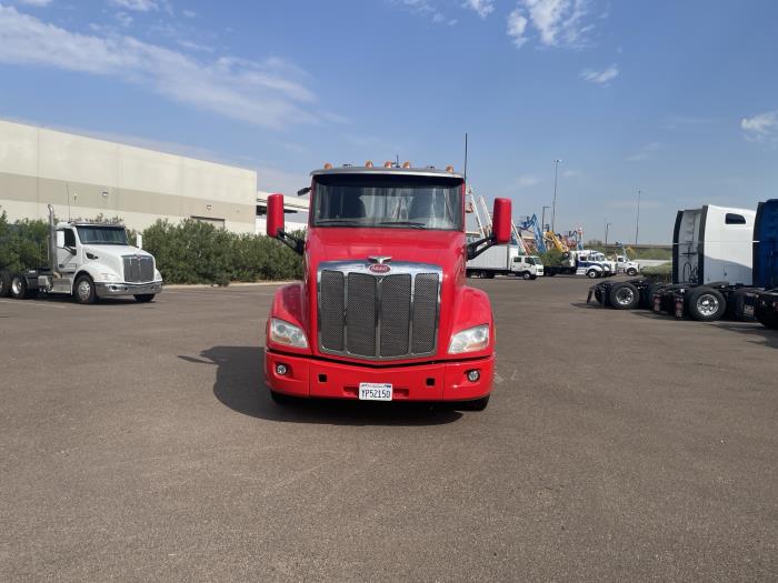 2017 Peterbilt 579-8