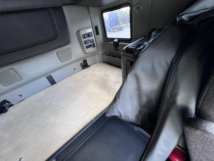 2022 International LT625-18