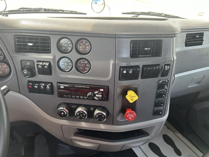 2015 Peterbilt 579-28