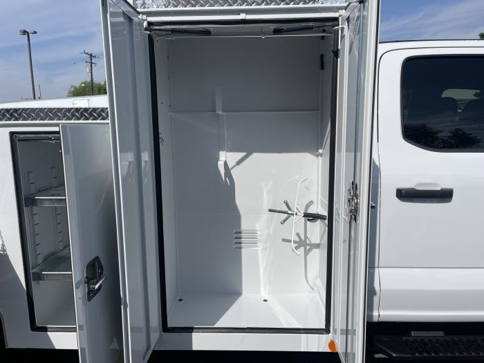2023 Ford F-550-17