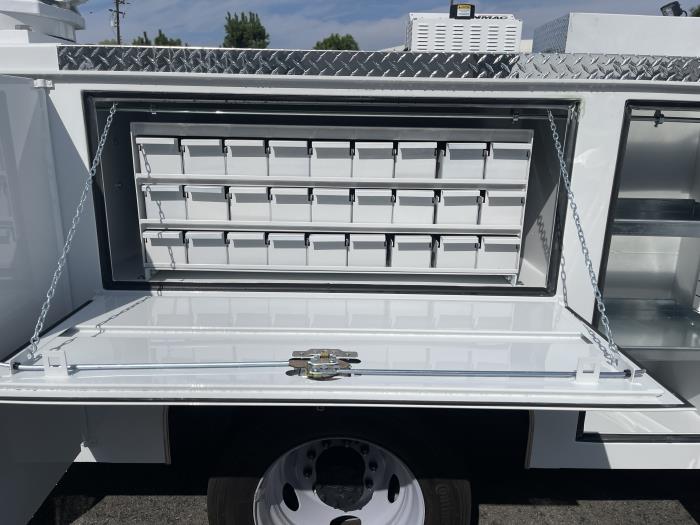 2023 Ford F-550-19