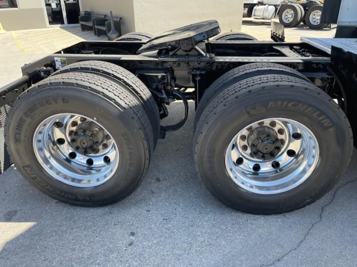 2020 Peterbilt 579-8