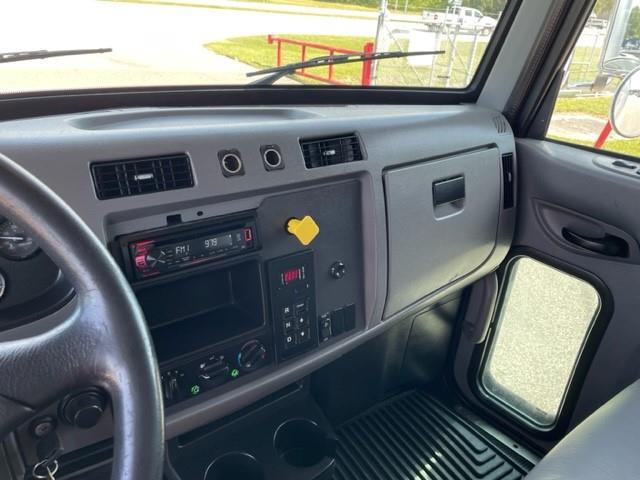2017 Peterbilt 330-13