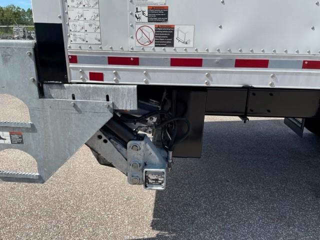 2017 Peterbilt 330-8