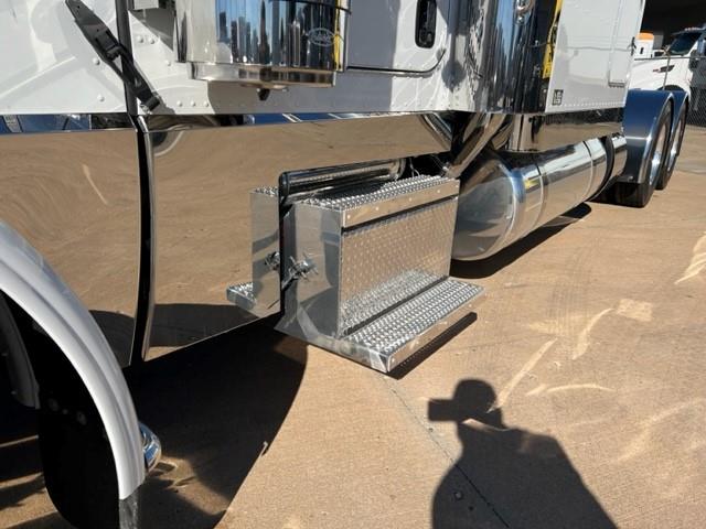 2024 Peterbilt 389-12