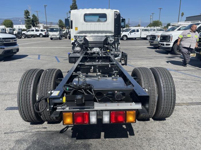 2024 Isuzu NPR-XD-4