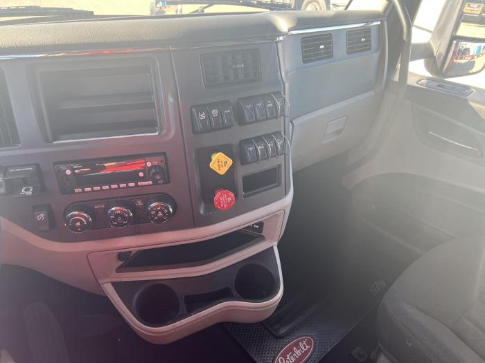 2023 Peterbilt 579-6