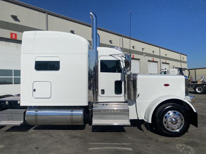 2024 Peterbilt 389-11