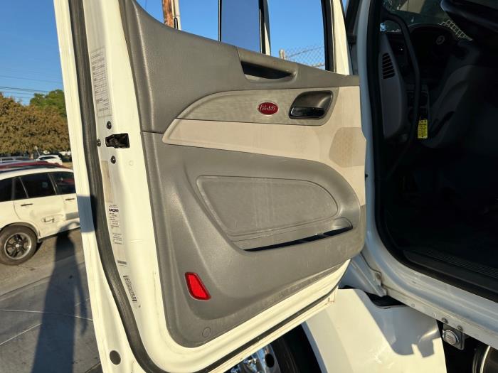 2015 Peterbilt 579-24