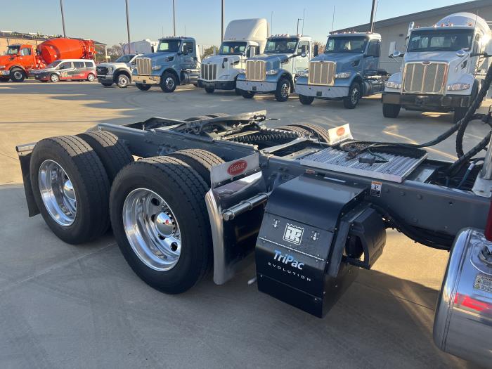 2022 Peterbilt 389-3