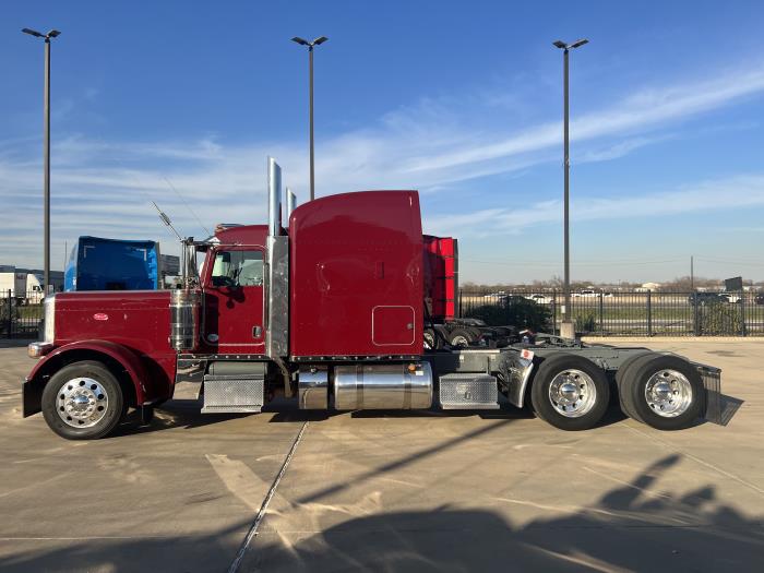 2022 Peterbilt 389-2