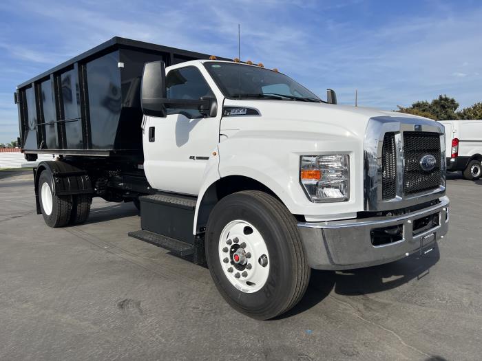 2023 Ford F-650-8