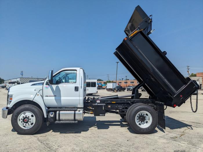 2023 Ford F-750-8
