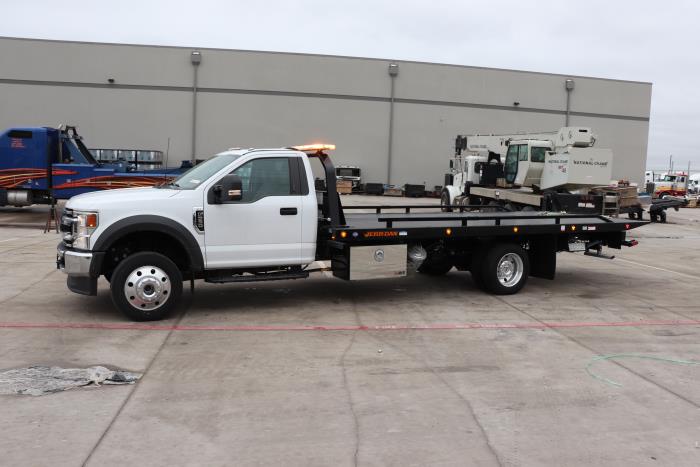 2022 Ford F-550-2