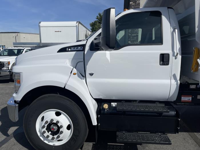 2024 Ford F-650-11