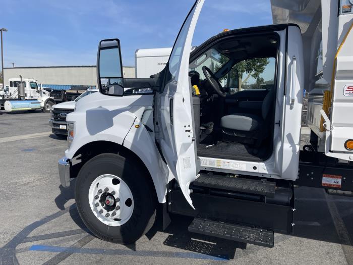 2024 Ford F-650-13