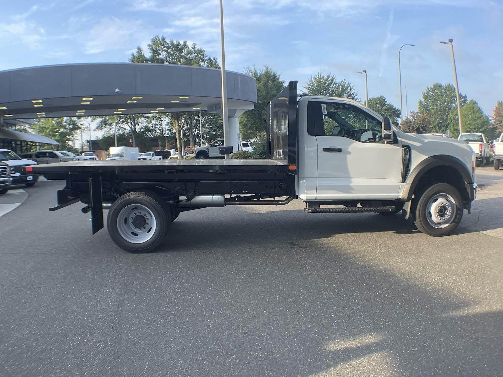2024 Ford F-550 Regular Cab DRW 4x2, CM Truck Beds RD Model Flatbed Truck for sale #1731536 - photo 3