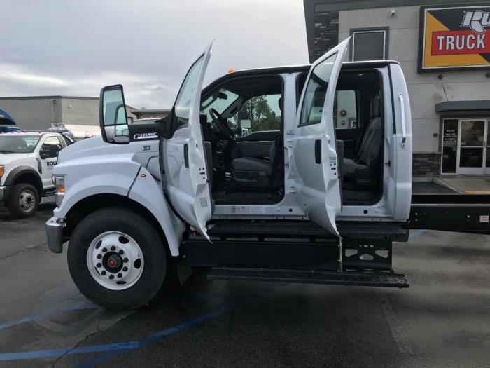 2025 Ford F-650-9