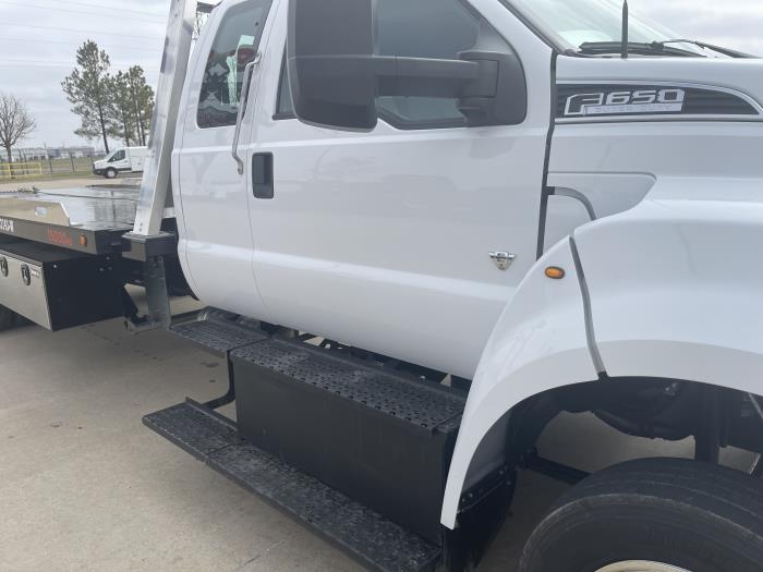 2023 Ford F-650-4