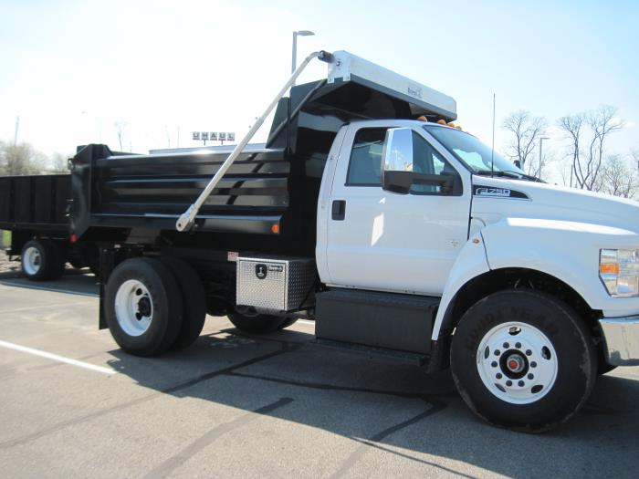 2024 Ford F-750-8