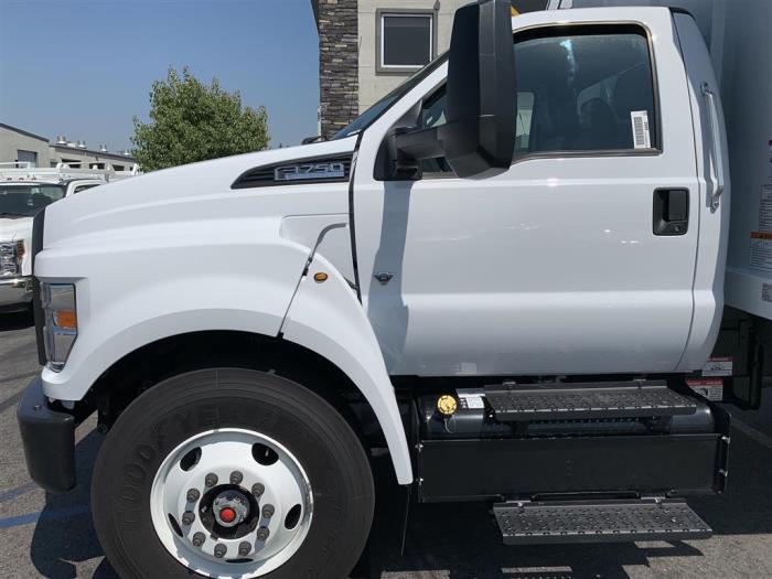 2025 Ford F-750-13