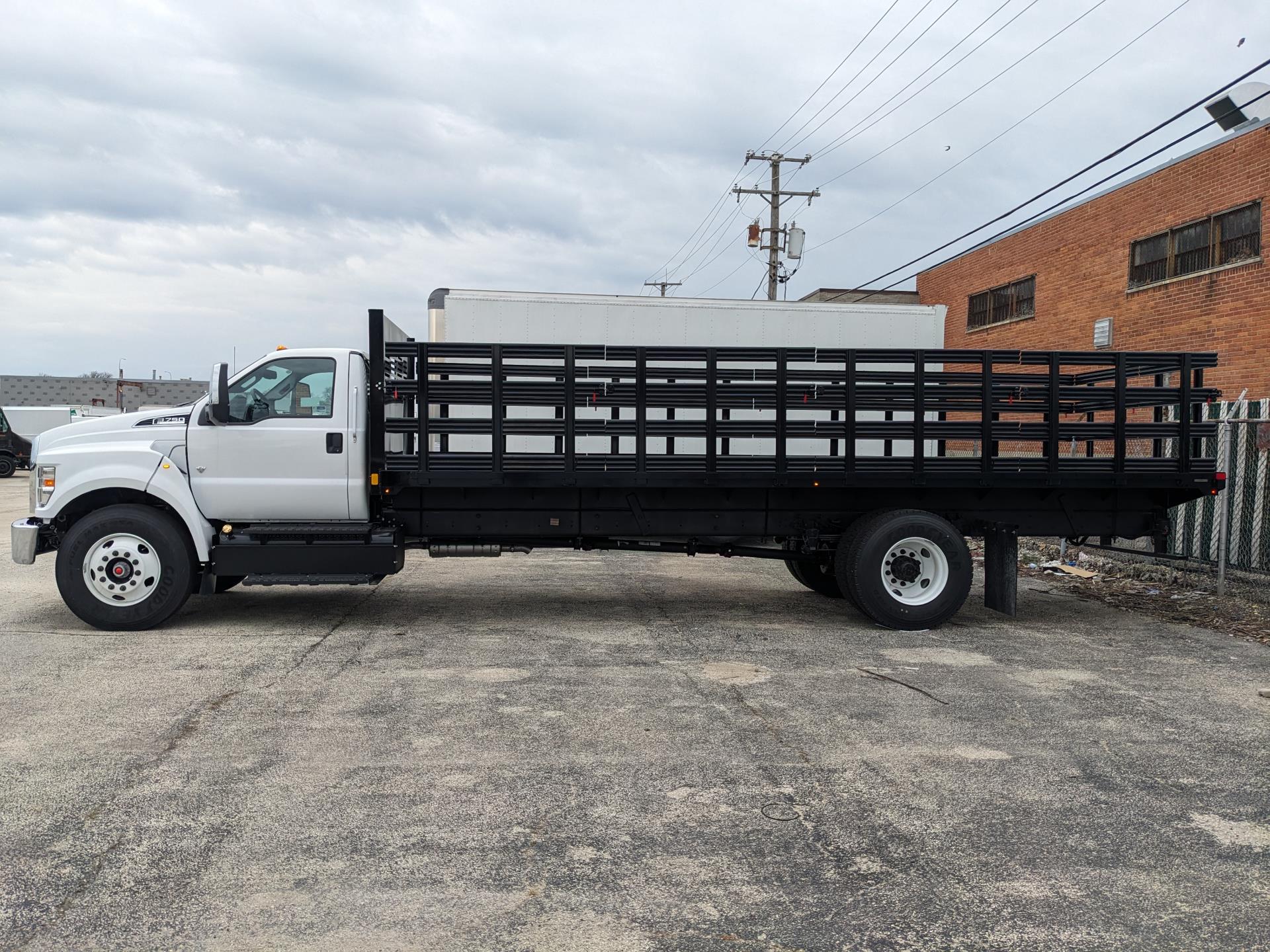 2025 Ford F-750 Regular Cab DRW 4x2, Stake Bed for sale #1731458 - photo 3